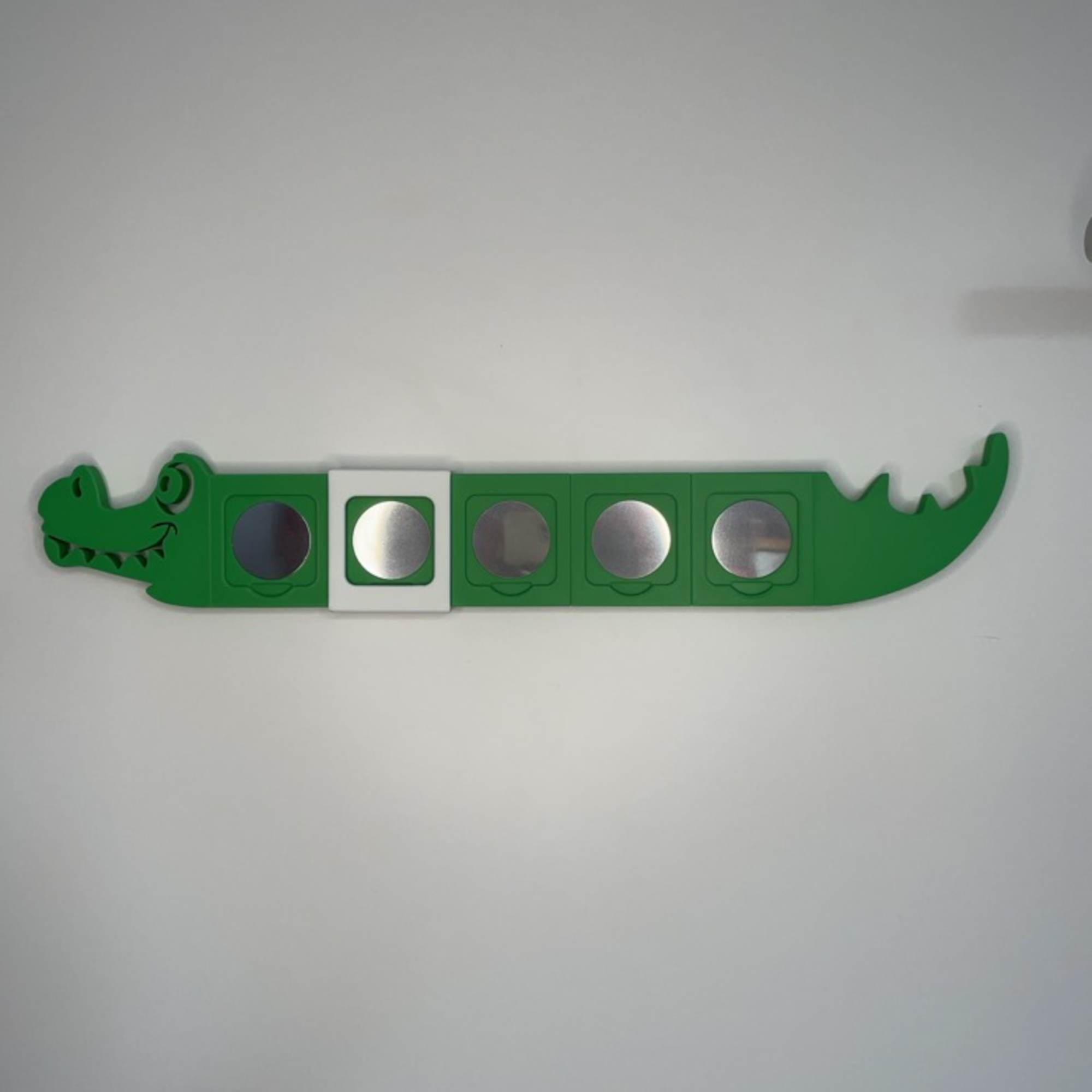 Schiebe - Routineplaner für Kinder im Krokodil Design mit Schiebe-Element von Piktogramm zu Piktogramm – visueller Tagesplan Kinder zur Förderung von Selbstständigkeit und festen Routinen